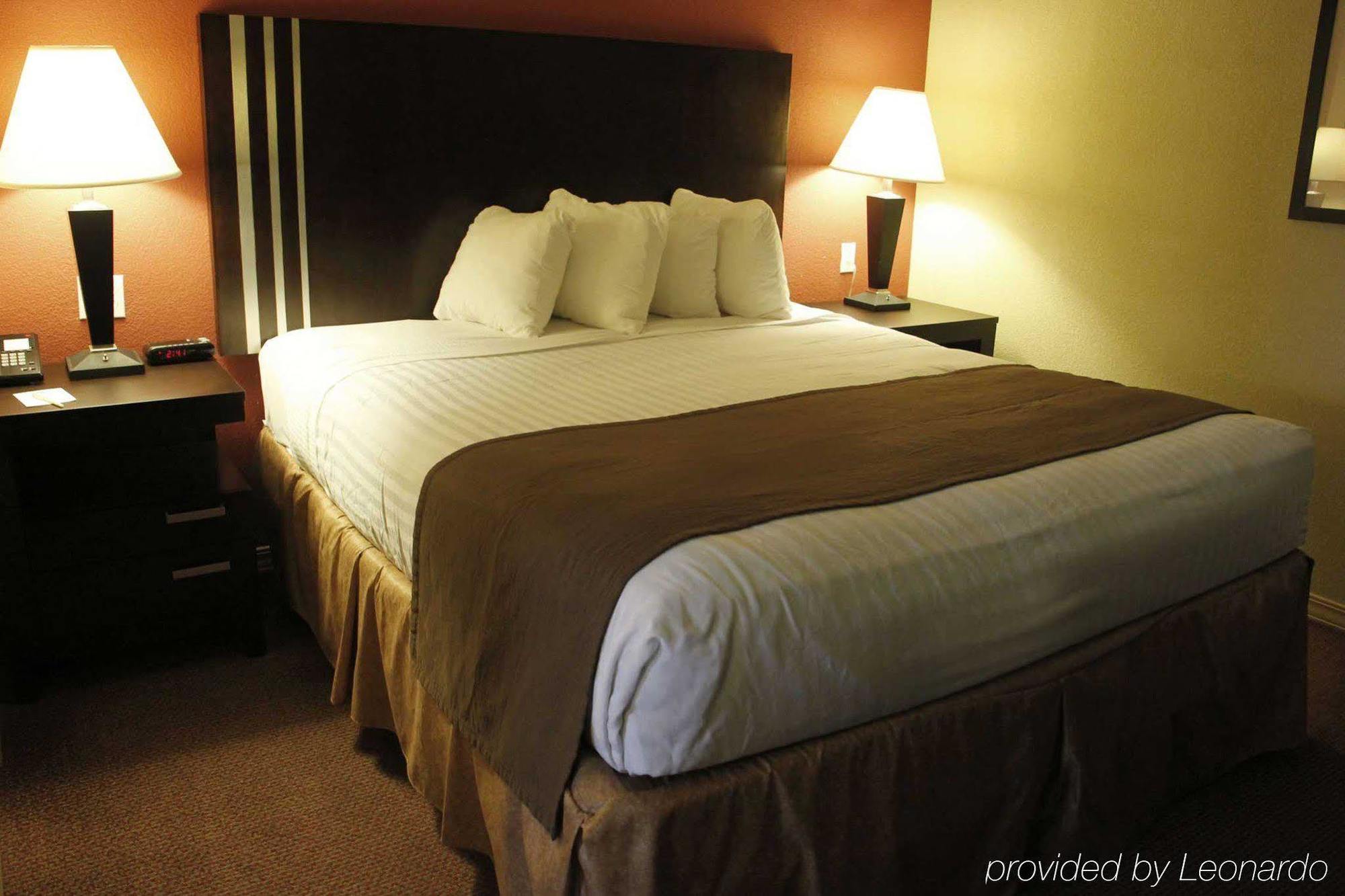 Best Western Airport Inn Монро Стая снимка